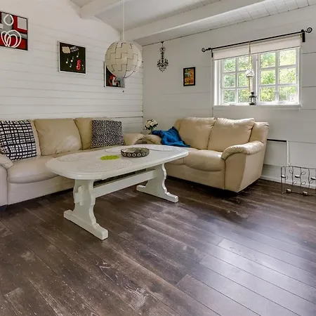 Three-bedroom Holiday In 펜션 *