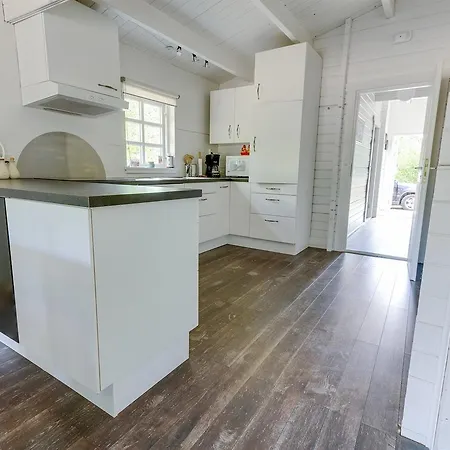 Three-bedroom Holiday In 펜션 Hals