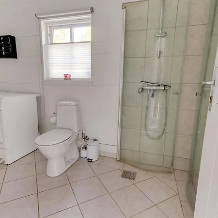 Three-bedroom Holiday In 펜션 Hals